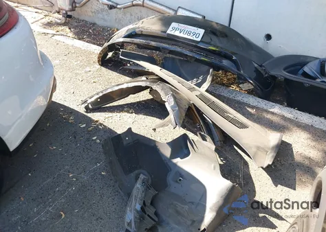 2024 Tesla Model Y Long Range Dual Motor All-Wheel Drive/Rwd z USA, uszkodzony, nr VIN 7SAYGDED2RF127531